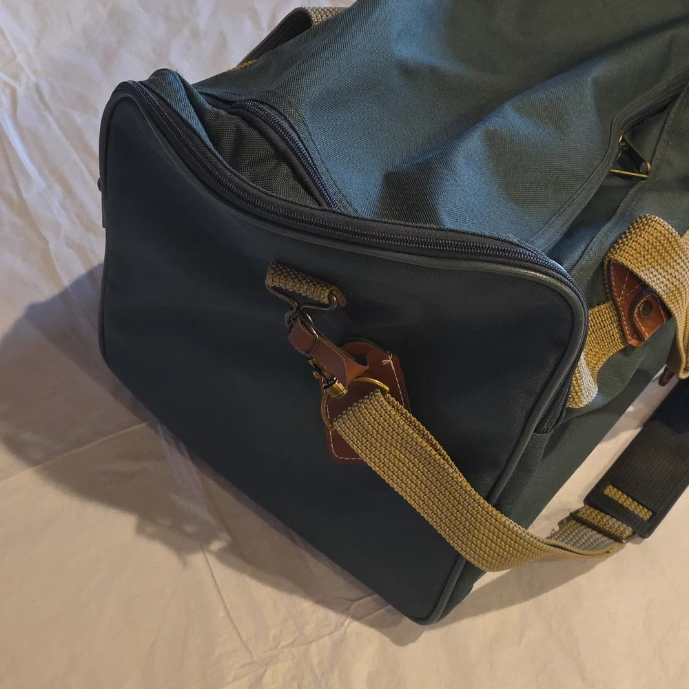 Lira By Ascot Large Travel Duffel Bag Green Tan‎ 23x10x12